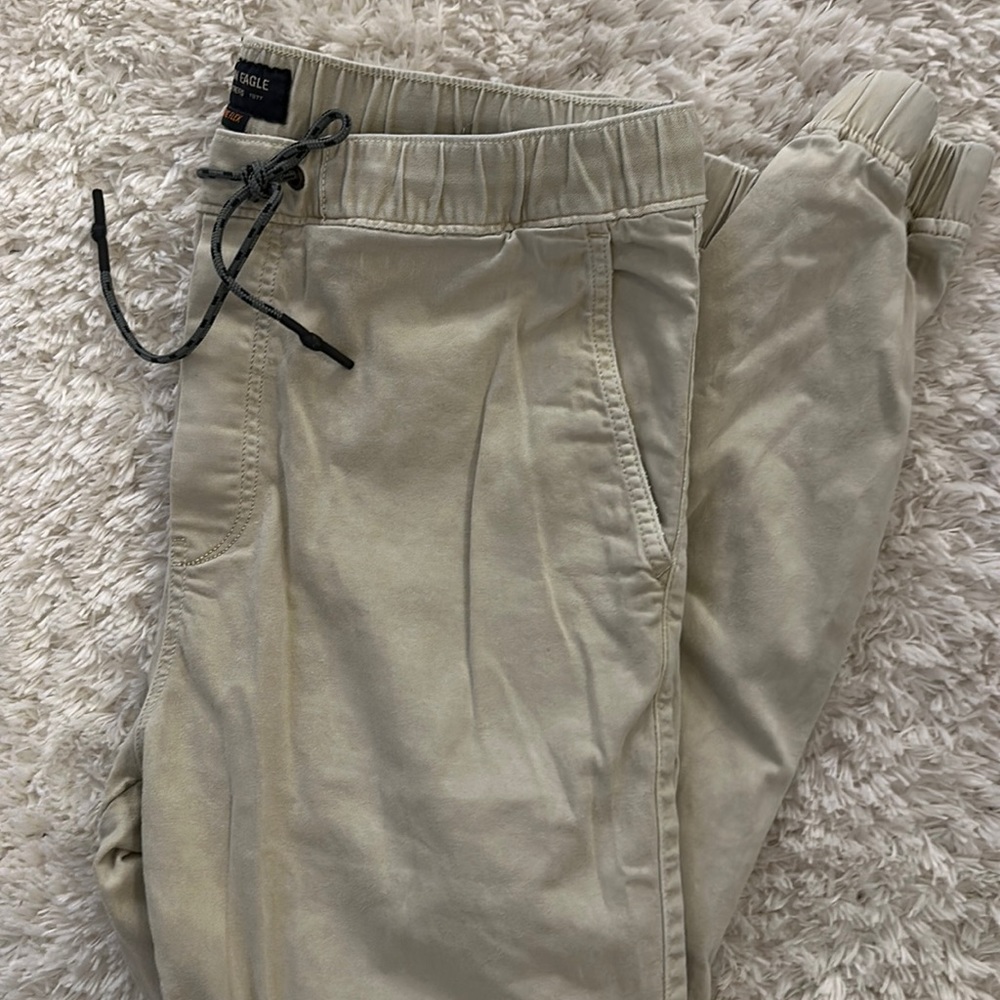 men’s khaki jogger size M